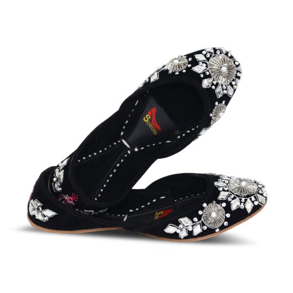 Black Velvet - Image 5